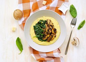 Polenta z pieczarkami i szpinakiem
